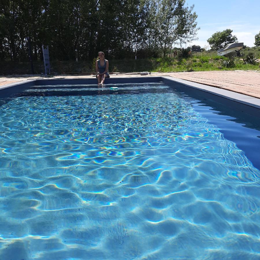 Aux Roses De L'Etang Hotell Capestang Eksteriør bilde