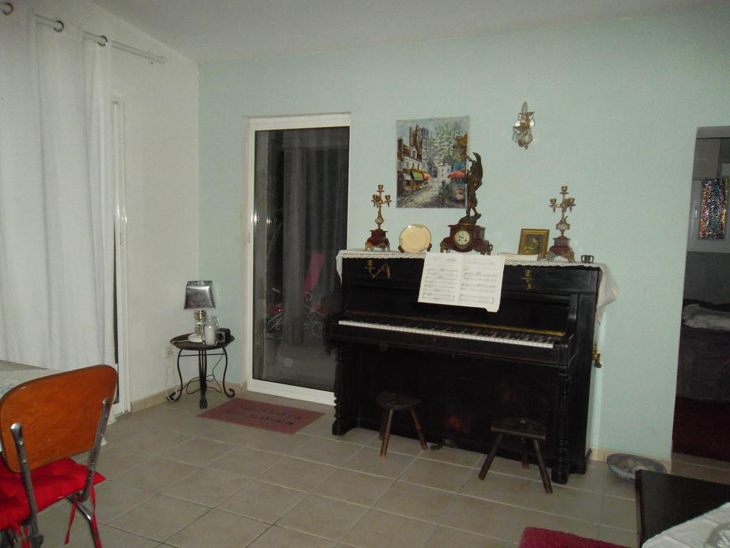 Aux Roses De L'Etang Hotell Capestang Rom bilde