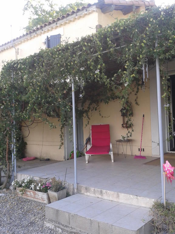 Aux Roses De L'Etang Hotell Capestang Eksteriør bilde