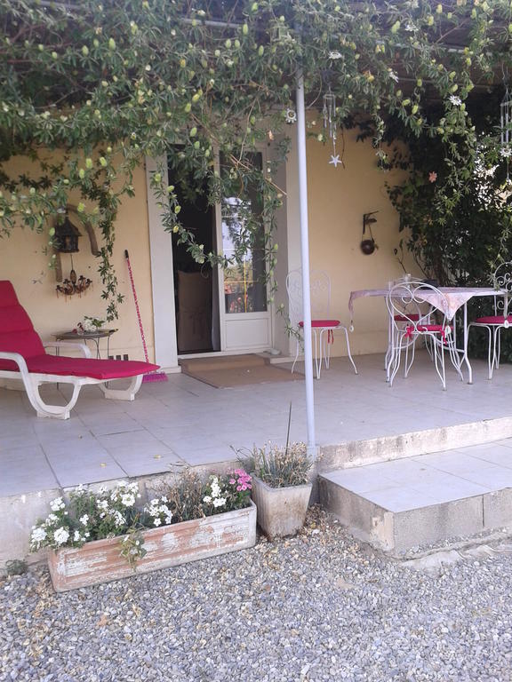 Aux Roses De L'Etang Hotell Capestang Eksteriør bilde