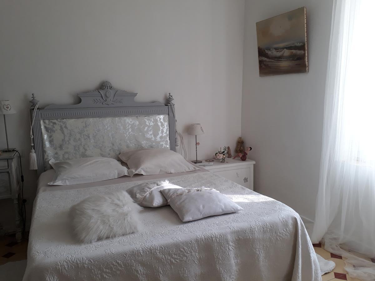 Aux Roses De L'Etang Hotell Capestang Eksteriør bilde