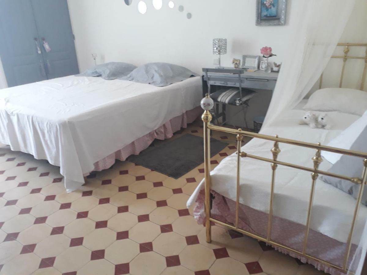 Aux Roses De L'Etang Hotell Capestang Eksteriør bilde