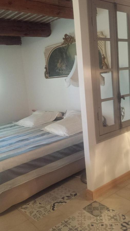 Aux Roses De L'Etang Hotell Capestang Eksteriør bilde