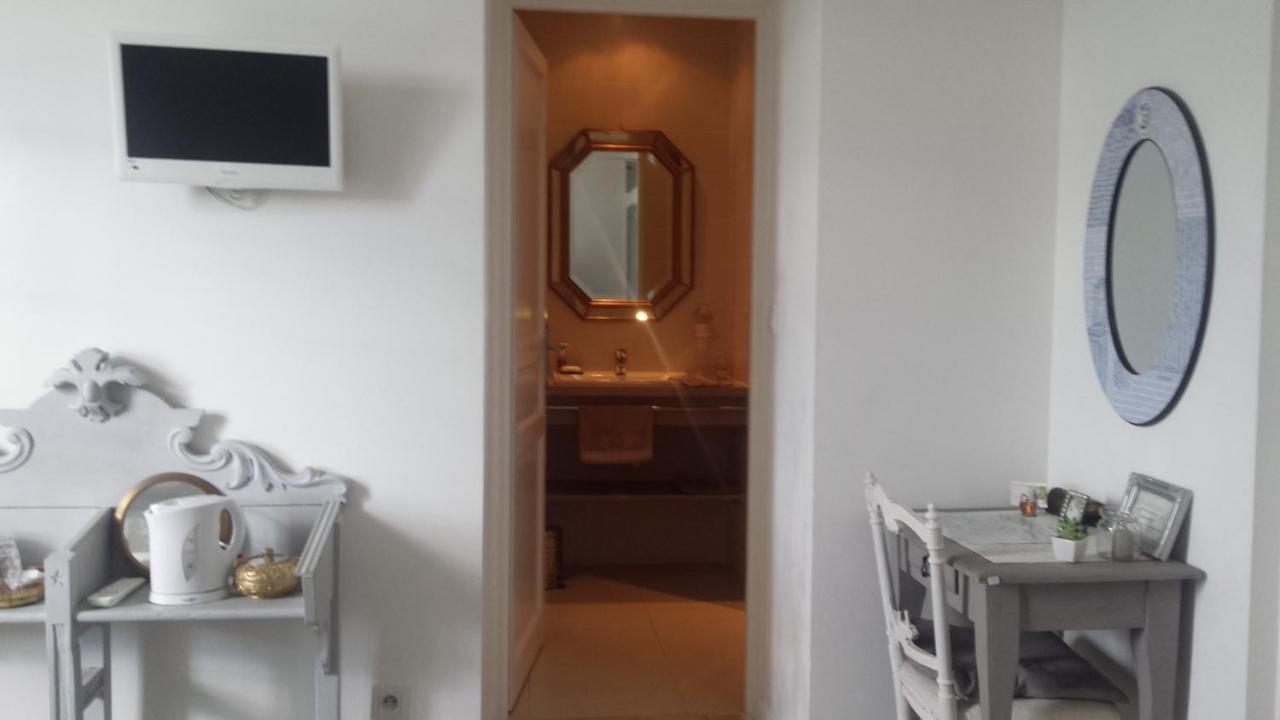 Aux Roses De L'Etang Hotell Capestang Eksteriør bilde